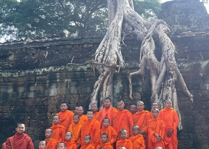 Hotel Decouvrez Angkors Wat Avec Un Guide Francophone A
